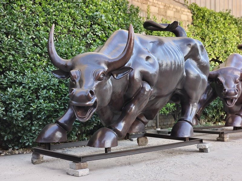 wall street bull statue replica (5)