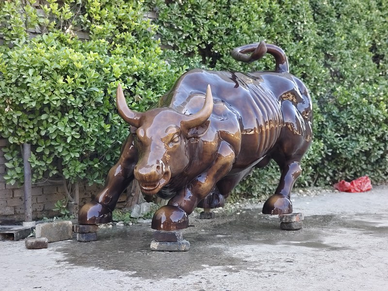 wall street bull statue replica (7)