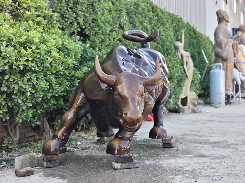 wall street bull statue replica (8)