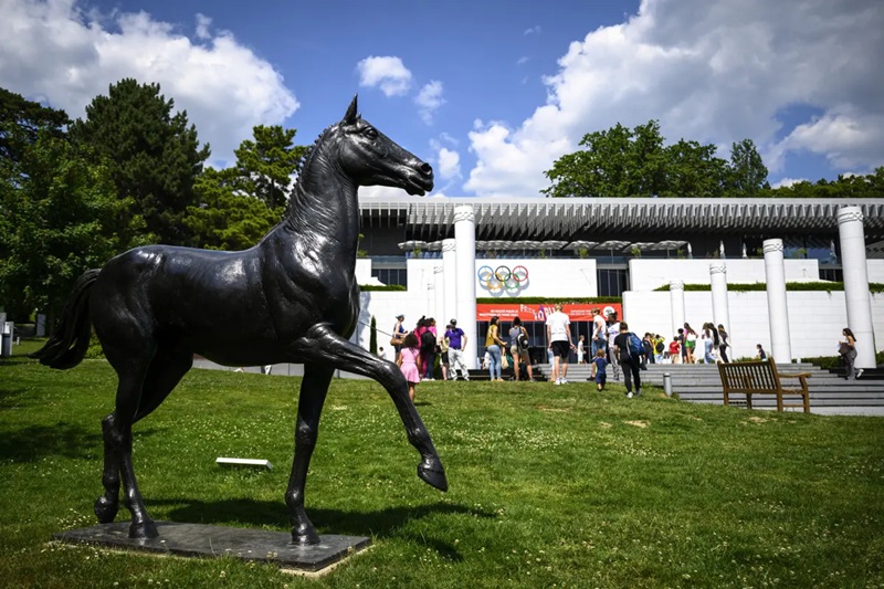 bronze statue Jappeloup