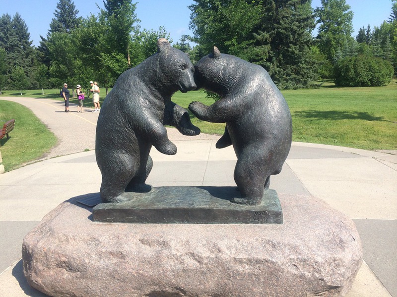 big fighting bear statues (2)