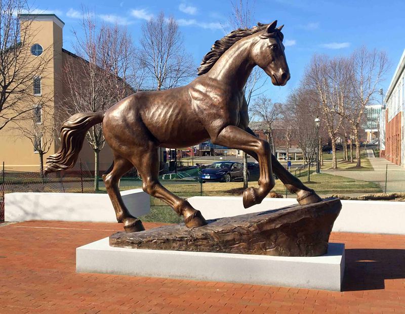 stallion sculpture (1)