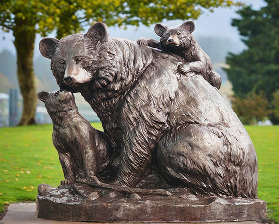 warm bear family statue for garden decor