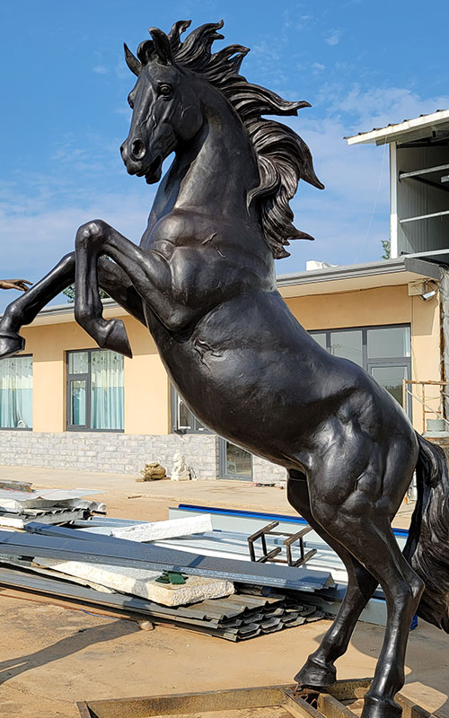 large-bronze-horse-statue