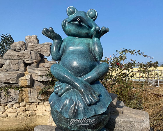 bronze giant frog statue (1)