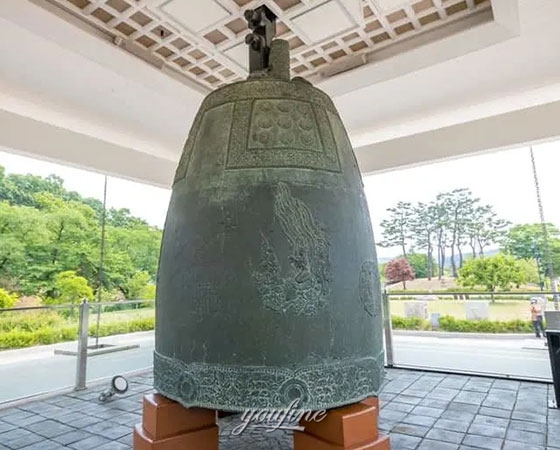 bronze giant bell (3)