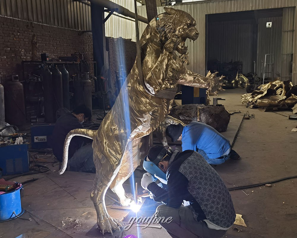 Bronze tiger sculpture welding