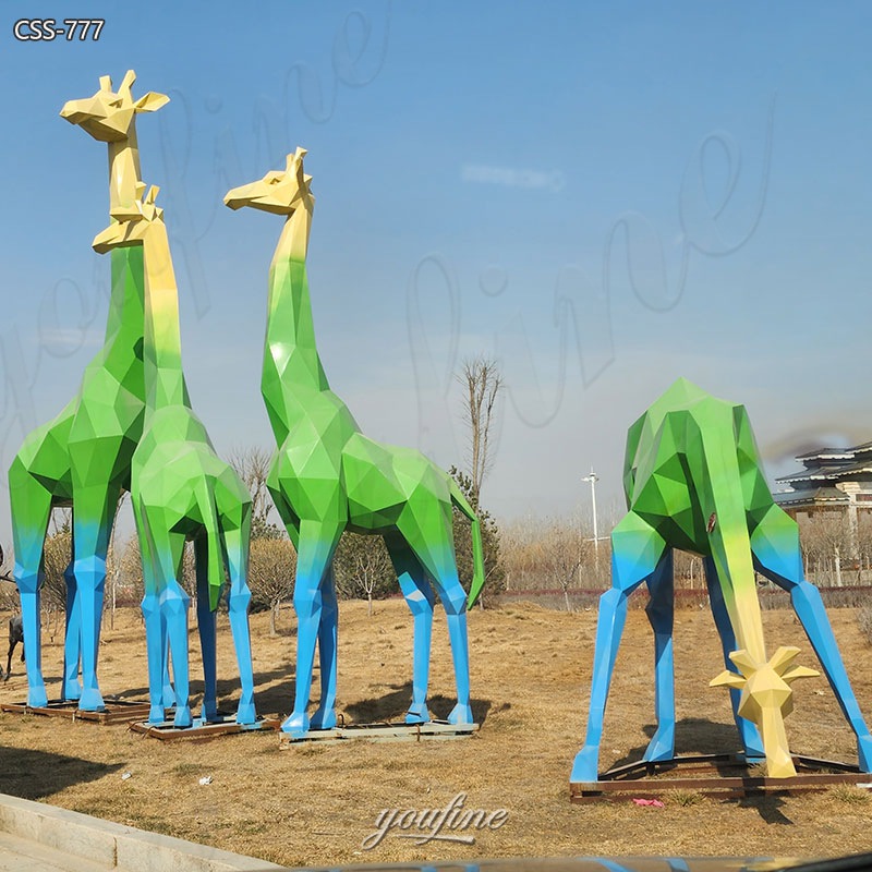 giraffe family sculptures