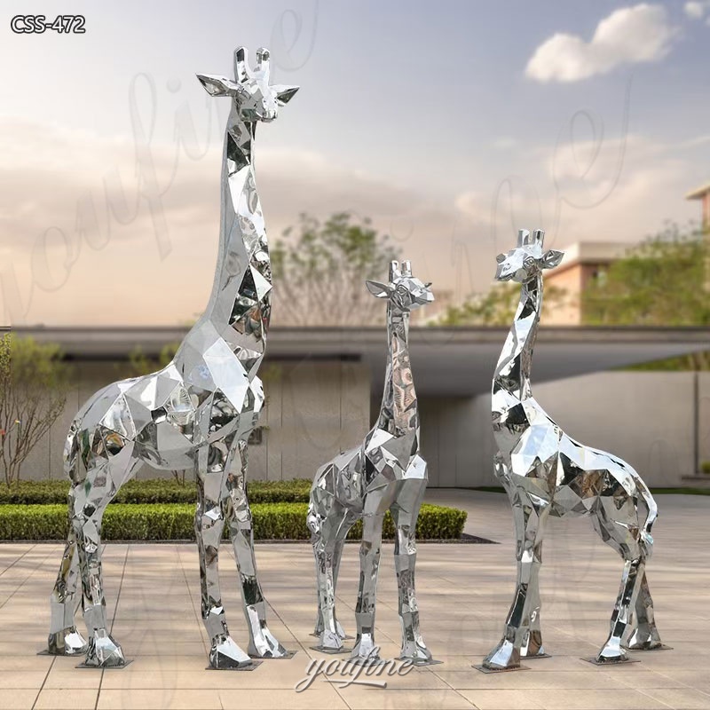 mirror polished giraffe sculptures