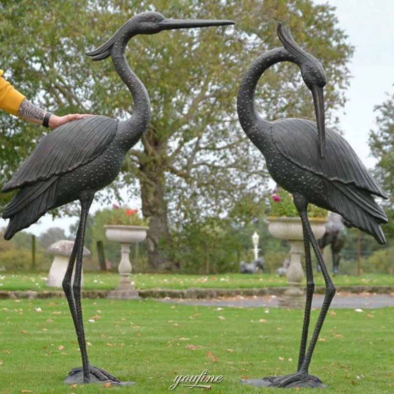 bronze-crane-statue