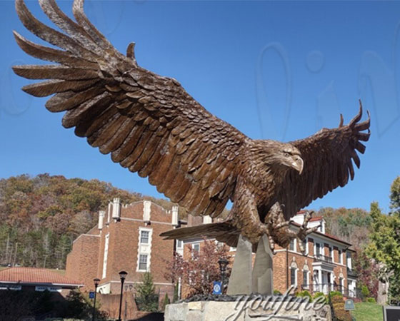 outdoor eagle sculpture