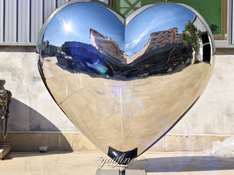 mirror stainless steel heart sculpture