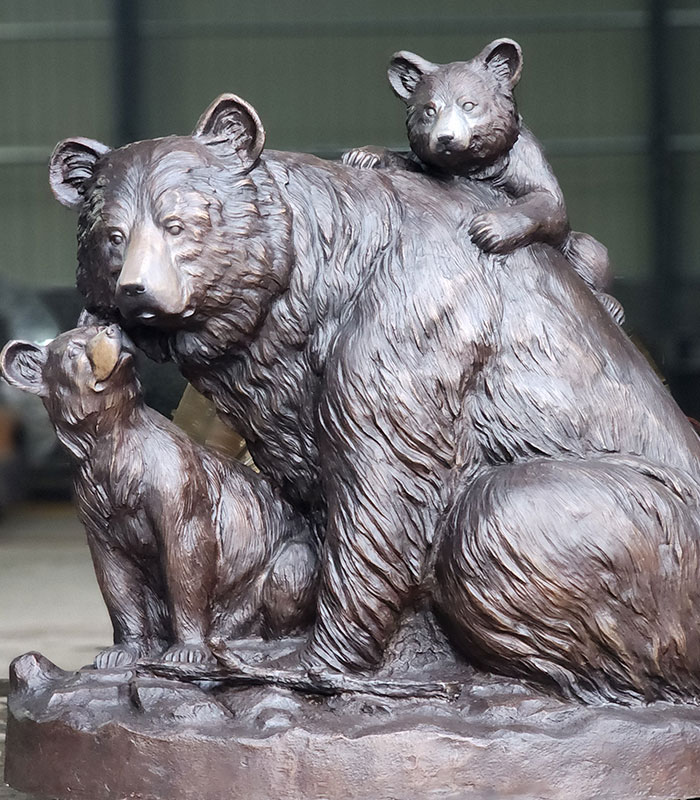 bronze-bear-family-statue