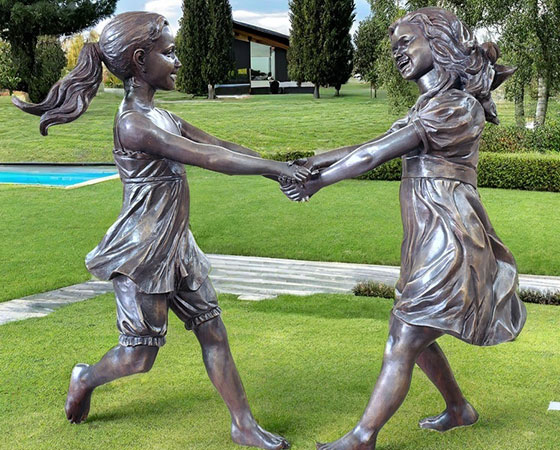 children playing statue (2)