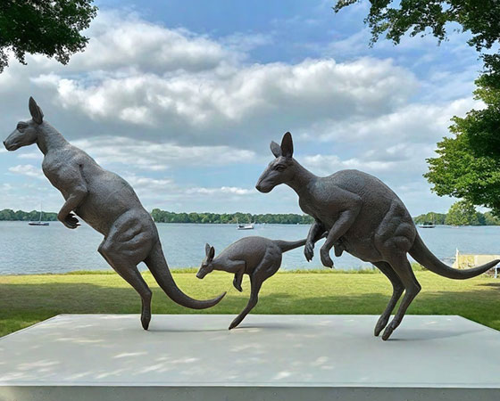 kangaroo garden statue (1)