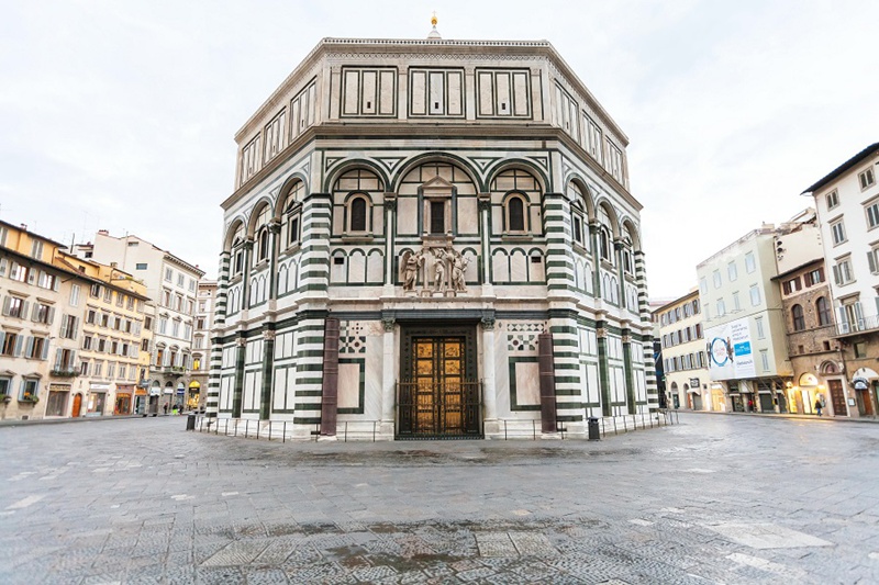 bronze relif doors in florence