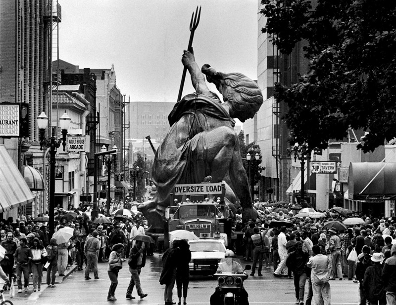 giant Portlandia statue