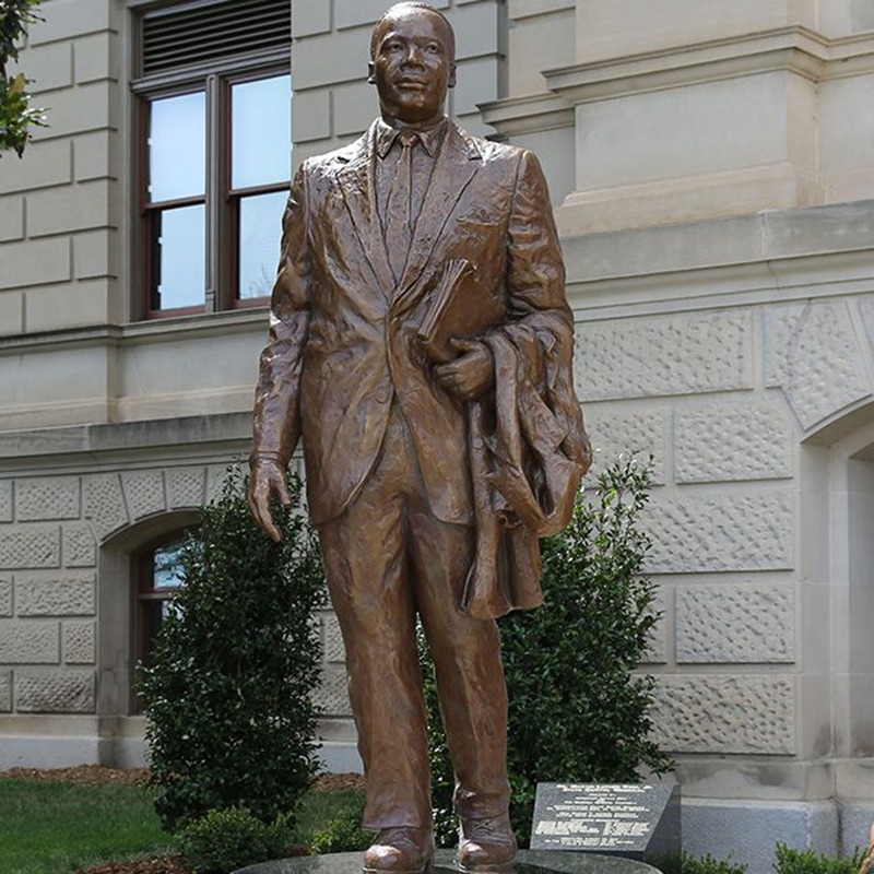 bronze mlk statue