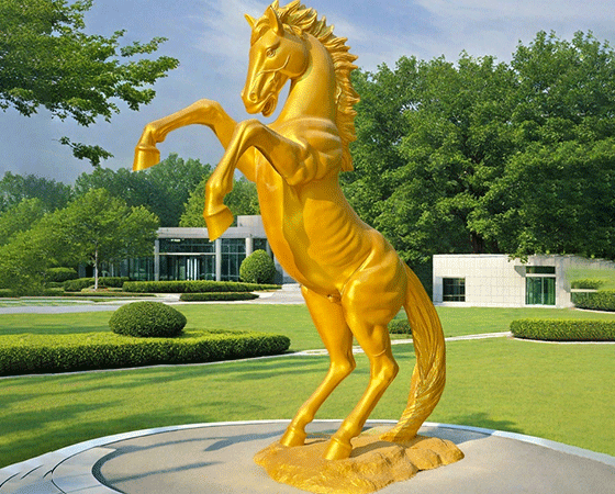 golden horse statue