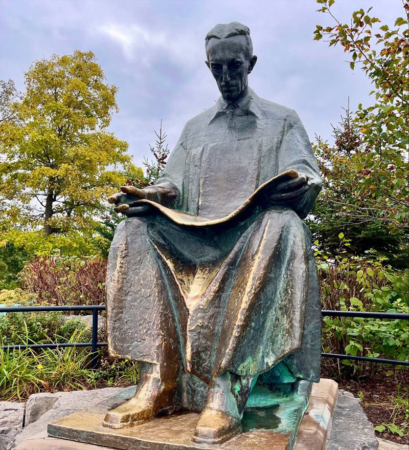 Nikola Tesla statue in Niagara Falls, USA